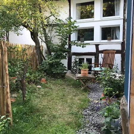 Апартаменты Sonnige Fachwerkwohnung Alfter